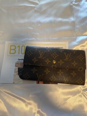 Authenticated Louis Vuitton Brown Monogram Canvas Snap Continental Wallet